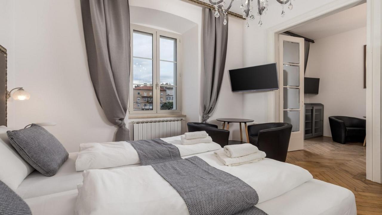 Apartments Art Teatro Rijeka Luaran gambar