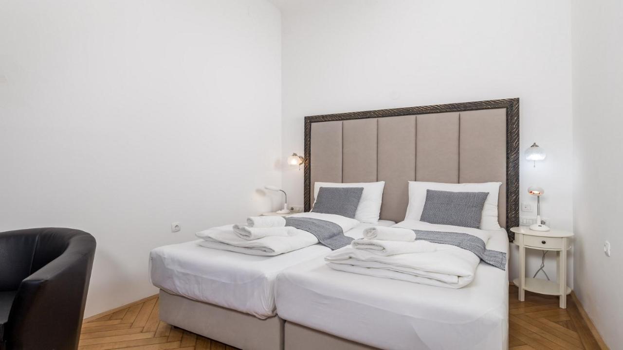 Apartments Art Teatro Rijeka Luaran gambar