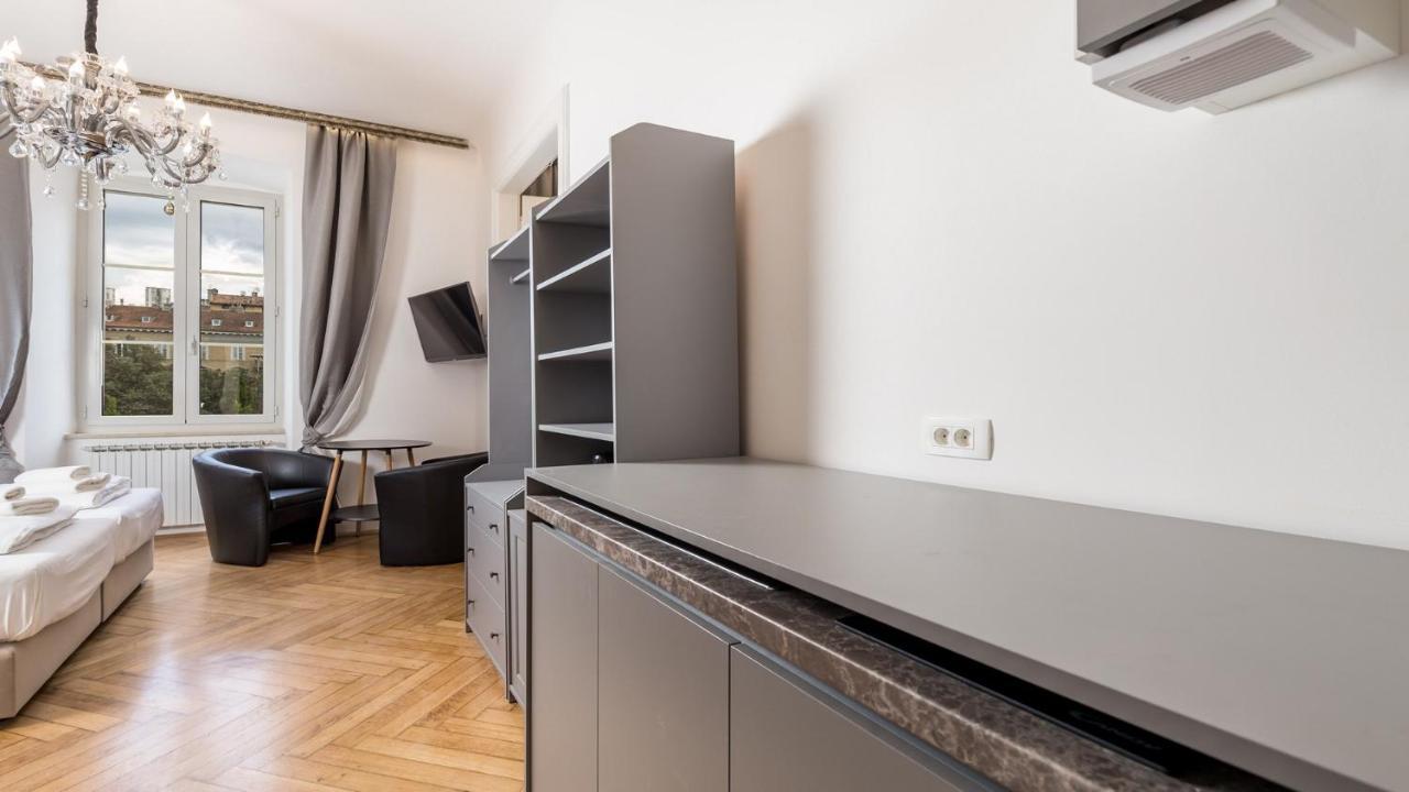 Apartments Art Teatro Rijeka Luaran gambar